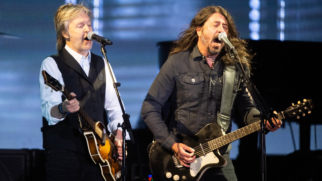 Dave Grohl performs with Paul McCartney at Glastonbury in first show since Taylor Hawkins' death | Fox News