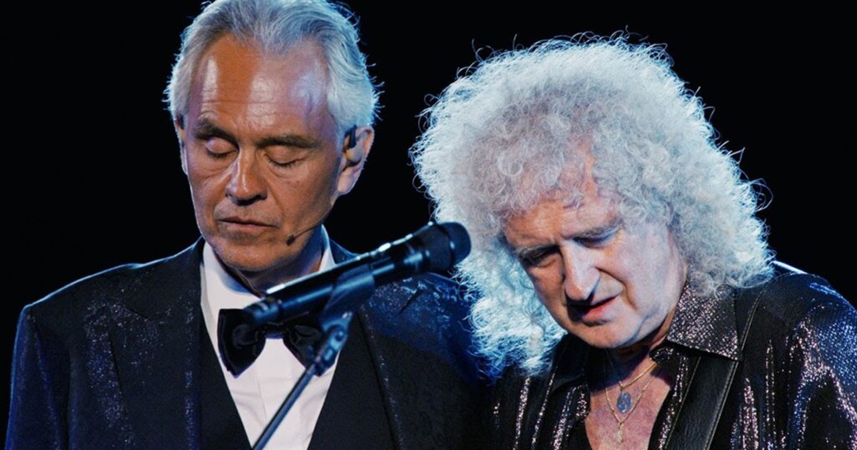 Andrea Bocelli and Brian May performing Who Wants to Live Forever.