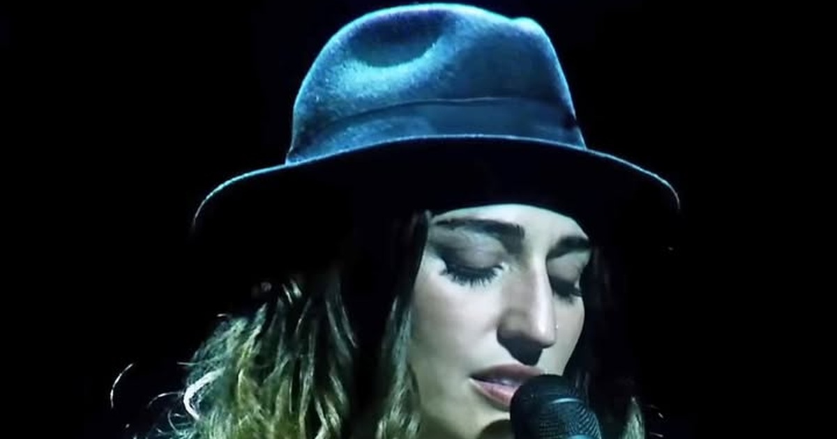 Sara Bareilles Makes “Goodbye Yellow Brick Road” Her Own at the Piano