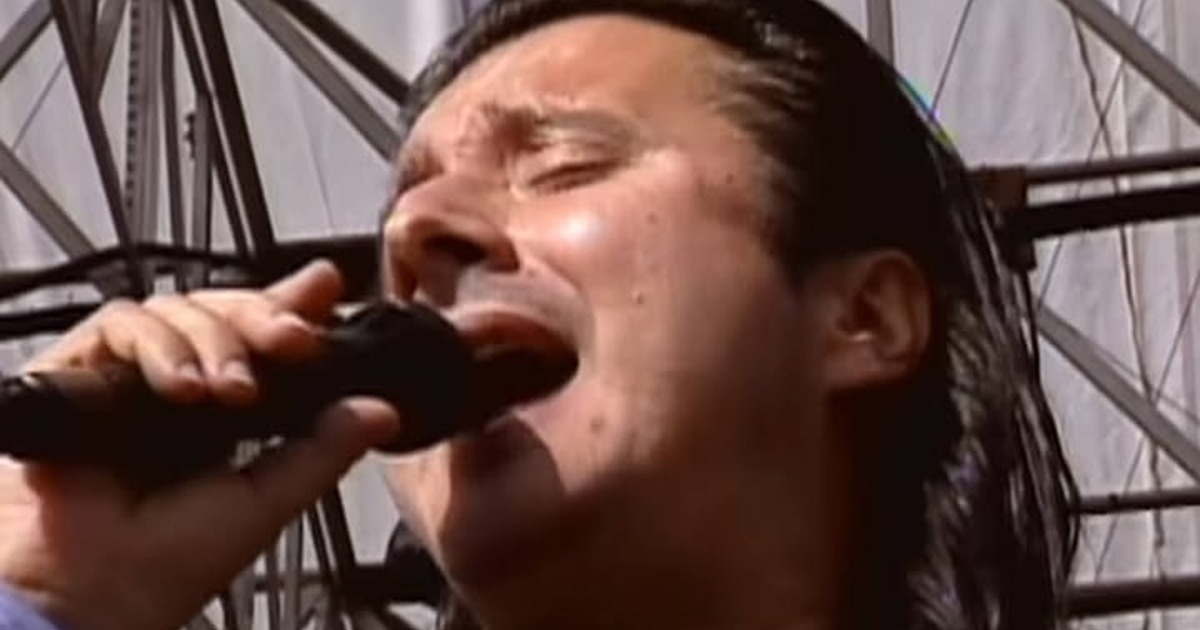 Steve Perry and Journey Share an Emotional “Faithfully” at Bill Graham’s Memorial