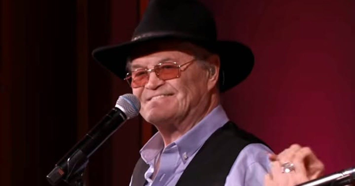 Micky Dolenz Keeps “I’m a Believer” Alive in an Intimate Live Performance