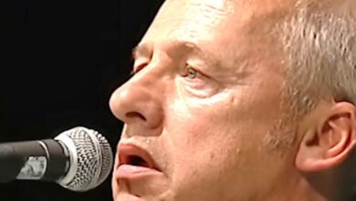 Mark Knopfler’s “Brothers In Arms” Live In Berlin Became One Of The Most Haunting Performances Of His Career