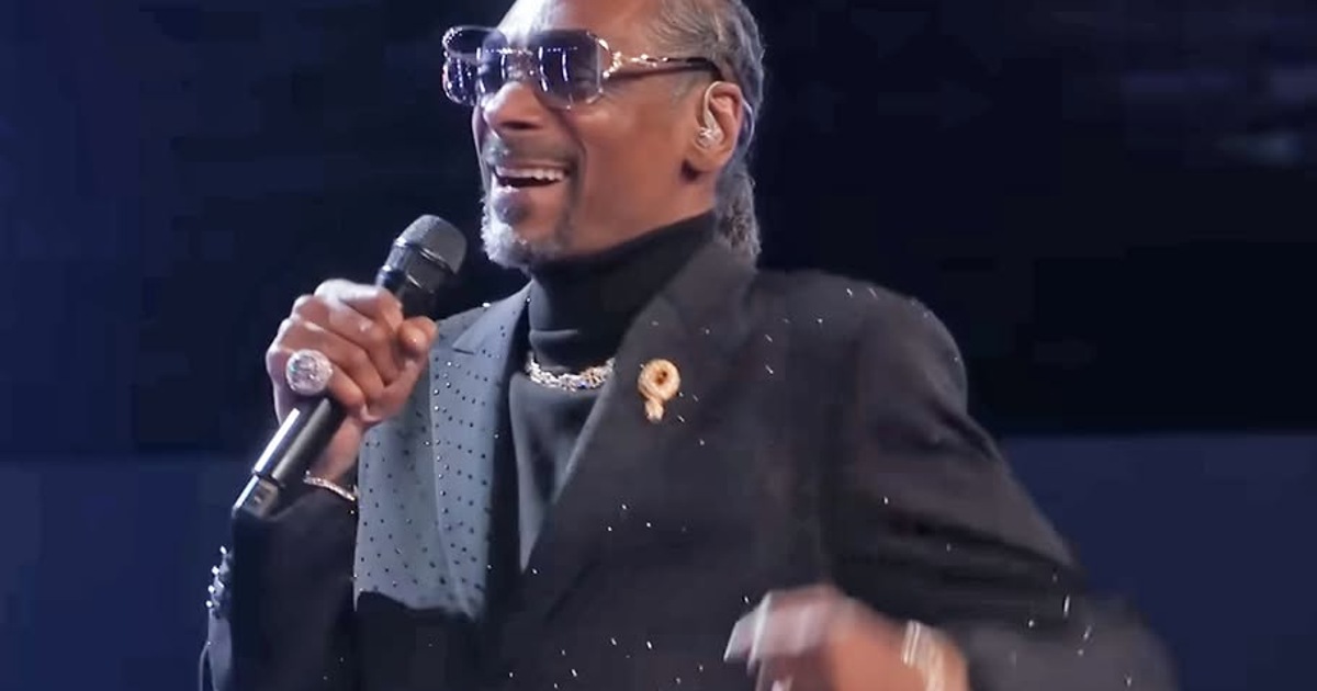 Snoop Dogg, Michael Bublé, Gwen Stefani and Reba Share “Heartache Tonight”