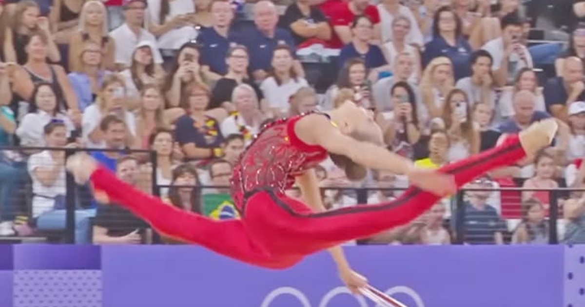 Taisiia Onofriichuk Gives “Thriller” an Olympic Hoop Interpretation