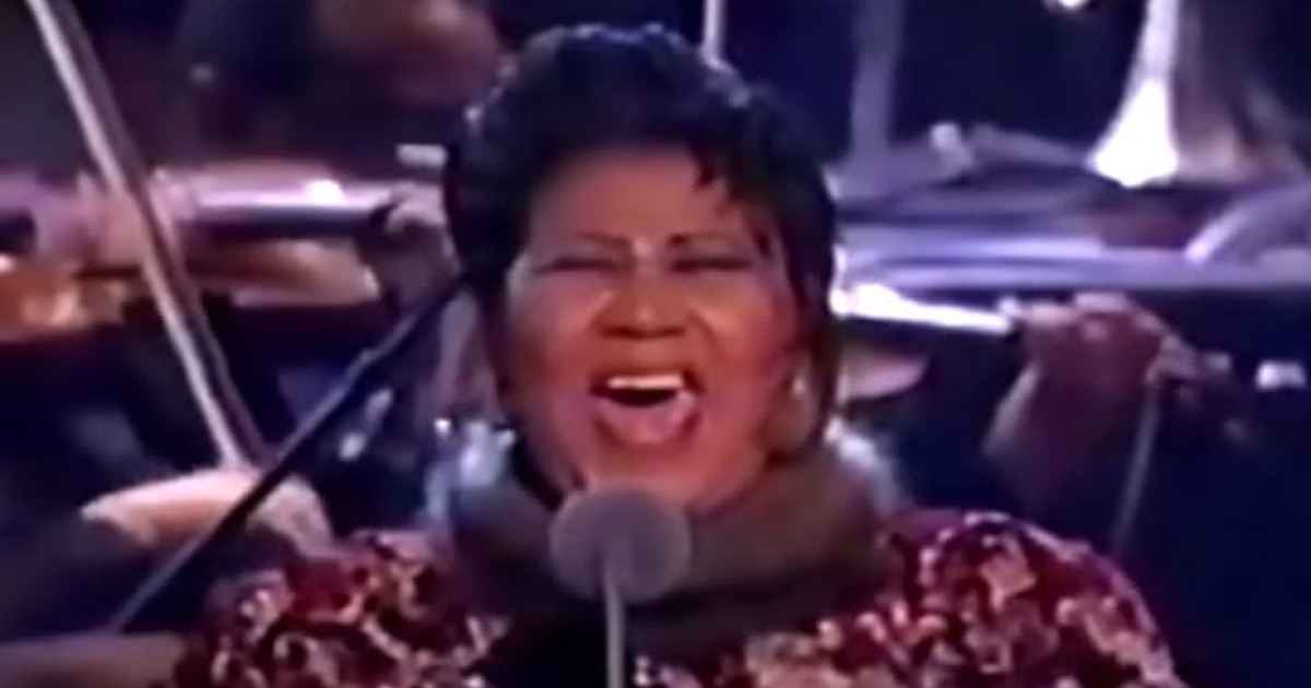 Aretha Franklin Makes “Nessun Dorma” Her Own at the 1998 GRAMMYs