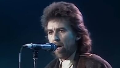 George Harrison and Eric Clapton Share ‘While My Guitar Gently Weeps’ at the 1987 Rock Gala