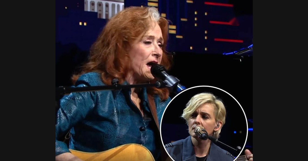 Brandi Carlile and Bonnie Raitt Share “Angel From Montgomery” at the ACL Hall of Fame