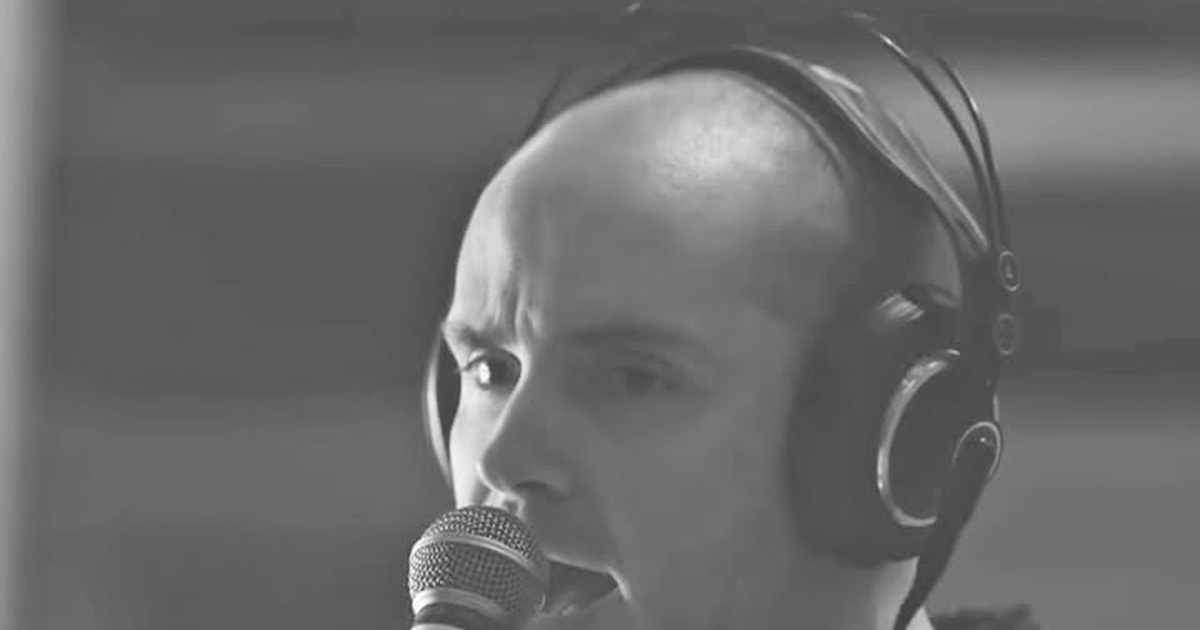 Martin Finn Joins Foster & Allen for “Flying Without Wings”