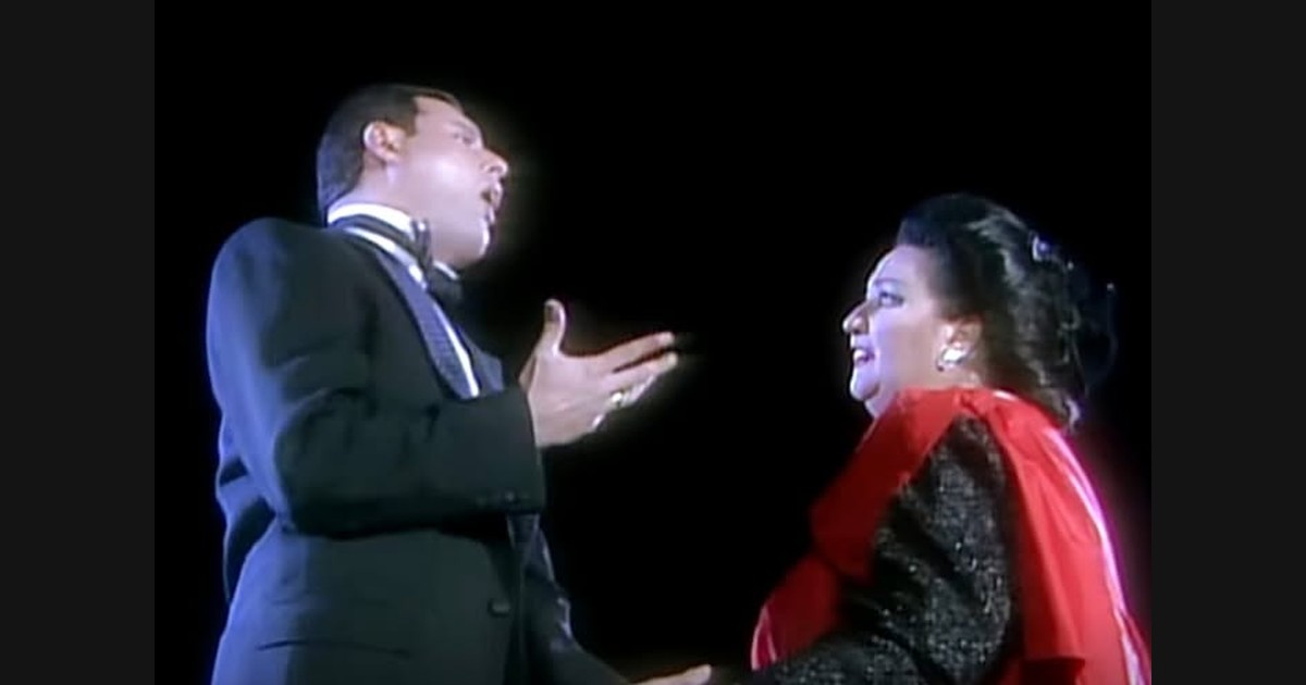 Freddie Mercury and Montserrat Caballé Share the La Nit Stage in “How Can I Go On”