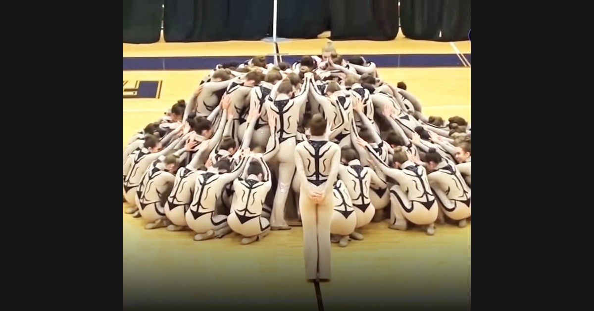 The Emerald Belles Turn “Sweet Dreams” into a Coordinated Dance Showcase