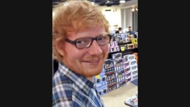 Ed Sheeran Joins Sydney Bourbeau’s Mall Performance of “Thinking Out Loud”
