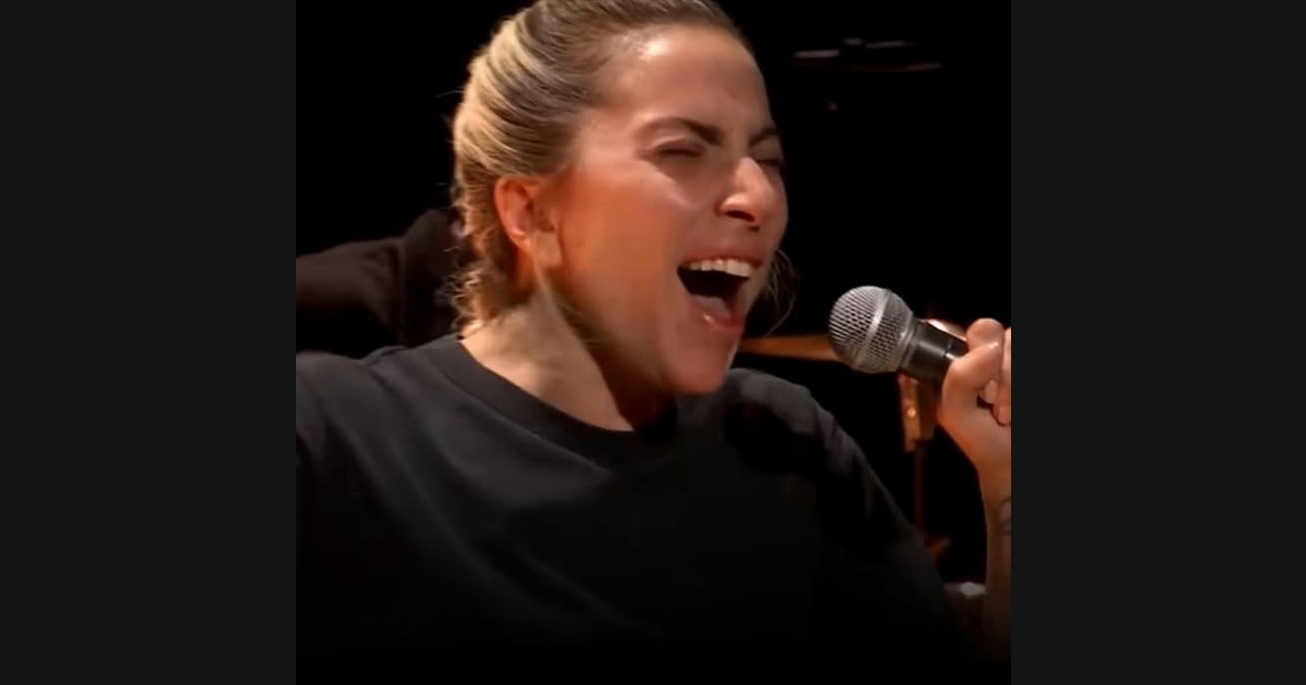 Lady Gaga Strips “Hold My Hand” Back at the 2023 Oscars