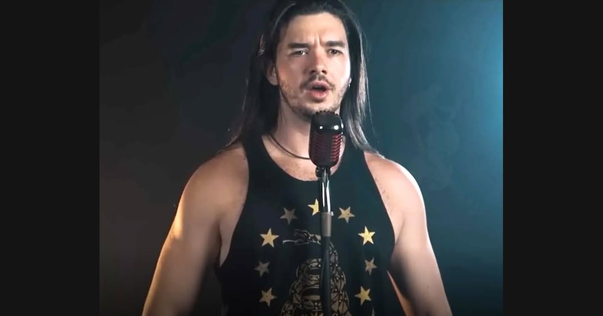 Dan Vasc Builds “Amazing Grace” Through Vocal Contrast