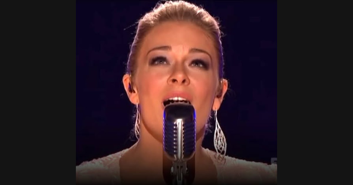 LeAnn Rimes Connects Patsy Cline Songs in a Tribute Medley