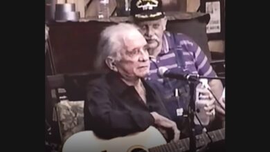 Johnny Cash’s Seated Performance Keeps the Songs Close