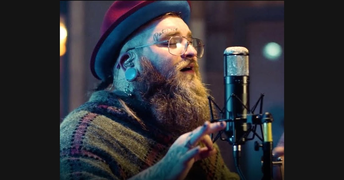 Teddy Swims Keeps “Make You Feel My Love” Close to the Voice