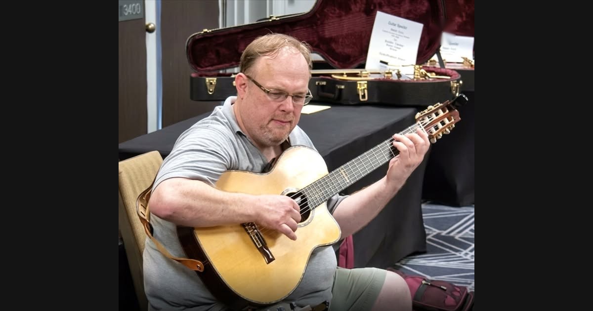 Richard Smith Connects Ragtime Melody and Bass on One Guitar