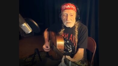 Willie Nelson Keeps “Heart of America” Close to Voice and Guitar