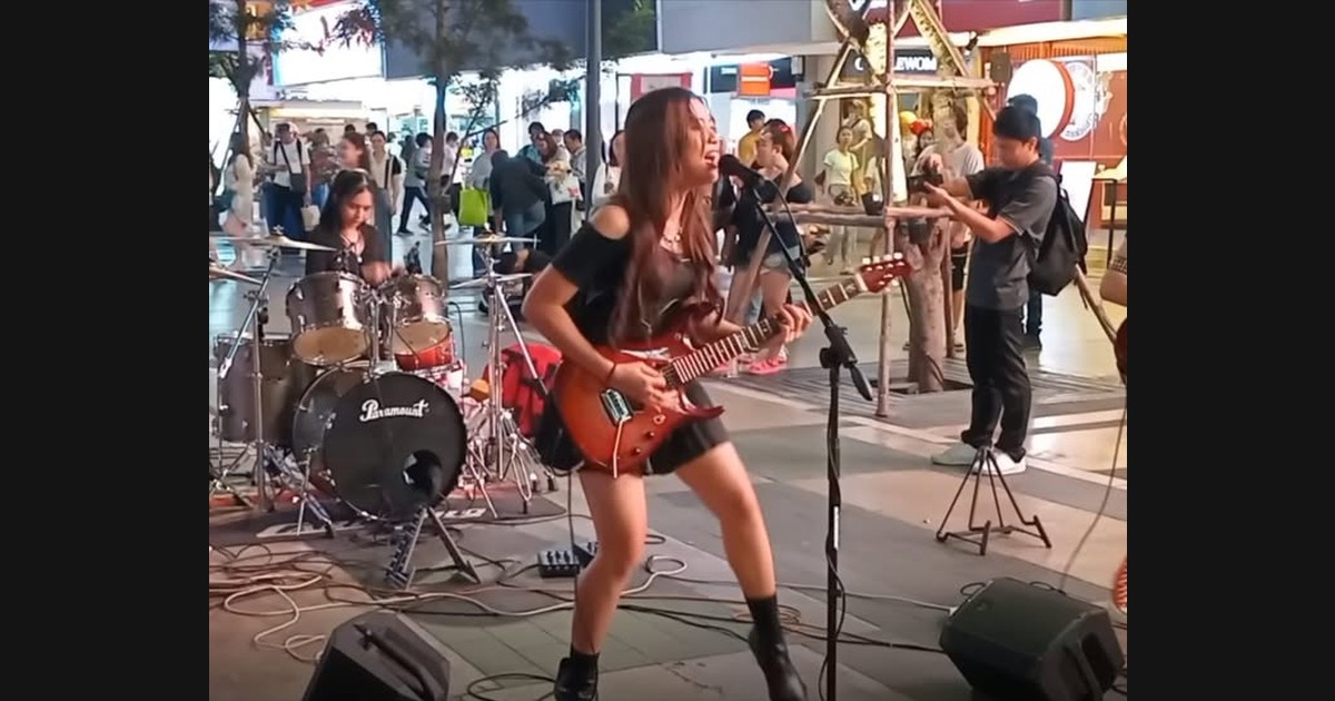 PettyRock Carry “Highway Star” Through a Siam Square Band Performance