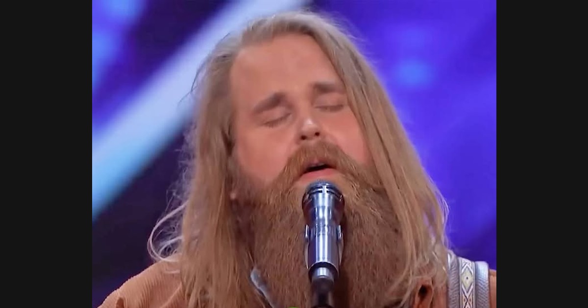 Kläfford’s Guitar Supports a Close AGT “Imagine”