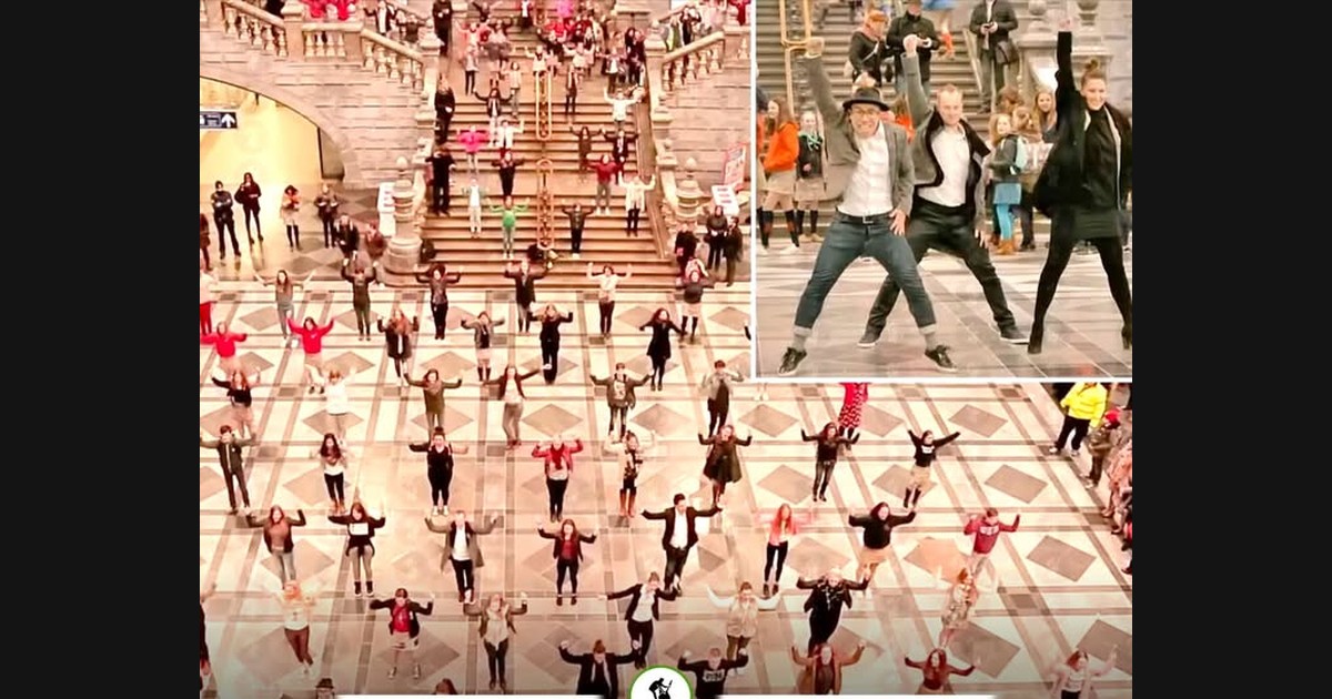 A Grease Medley Brings Coordinated Dance to Antwerp Central