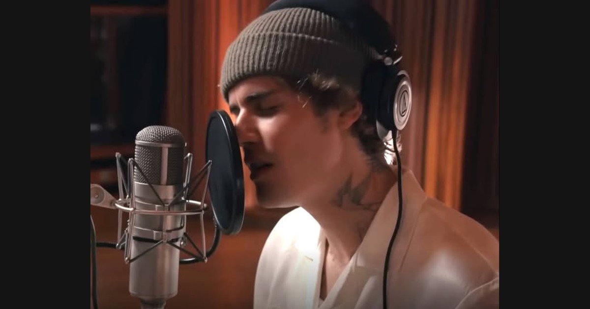 Bieber and Blanco Give “Lonely” an Acoustic Recording Frame