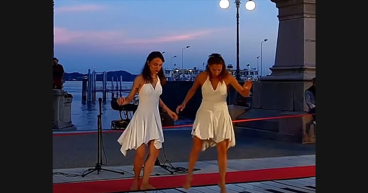 Il Grande Piano Pair Footwork with Queen’s Melody at Sunset