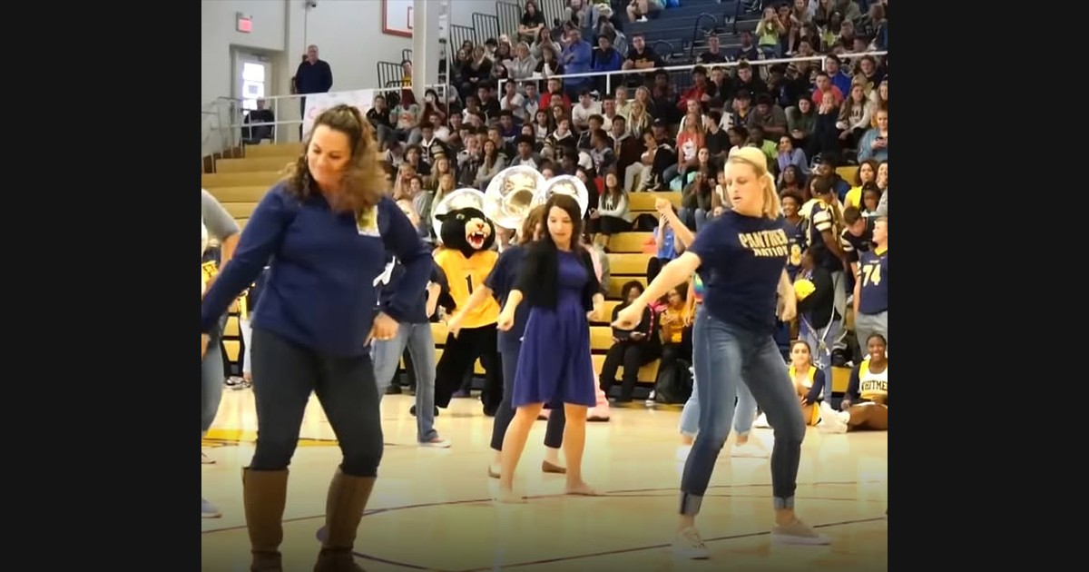 Whitmer Teachers Dance to “Uptown Funk” at Homecoming