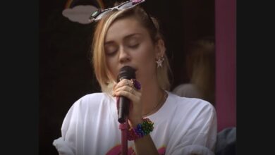 Miley Cyrus Covers “The First Time Ever I Saw Your Face”