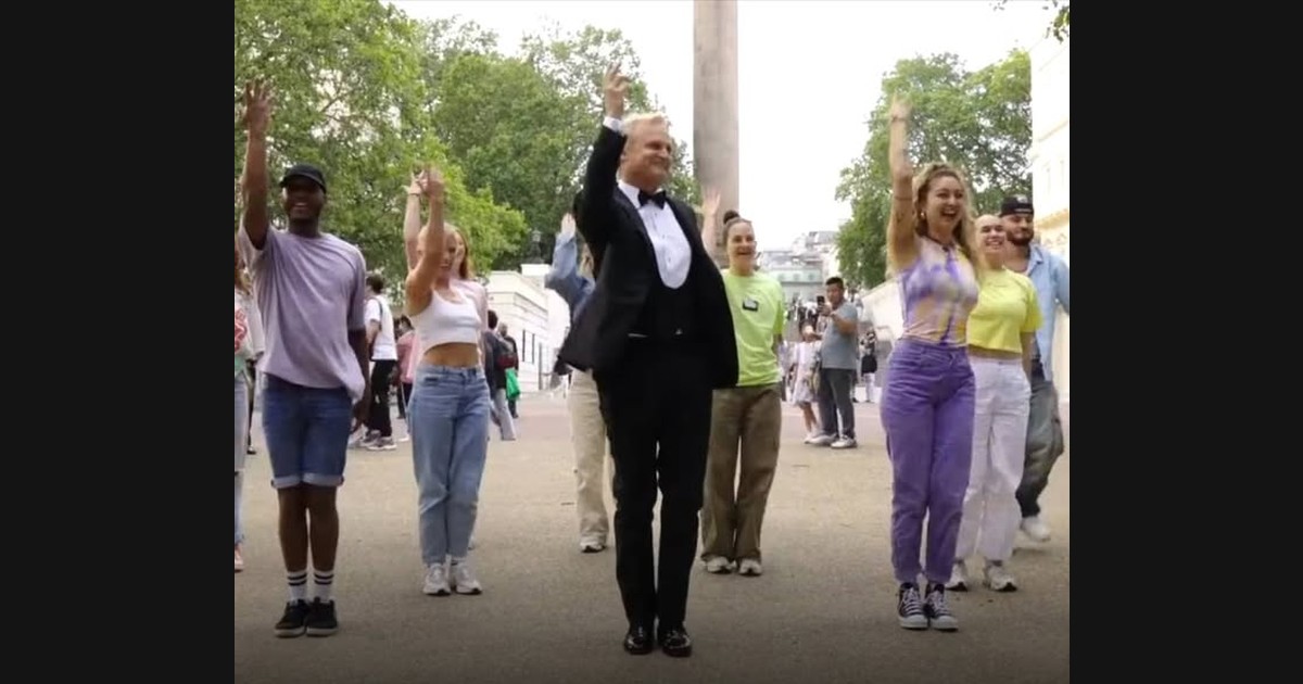 A Club Mob Dance Leads to an Anniversary Proposal