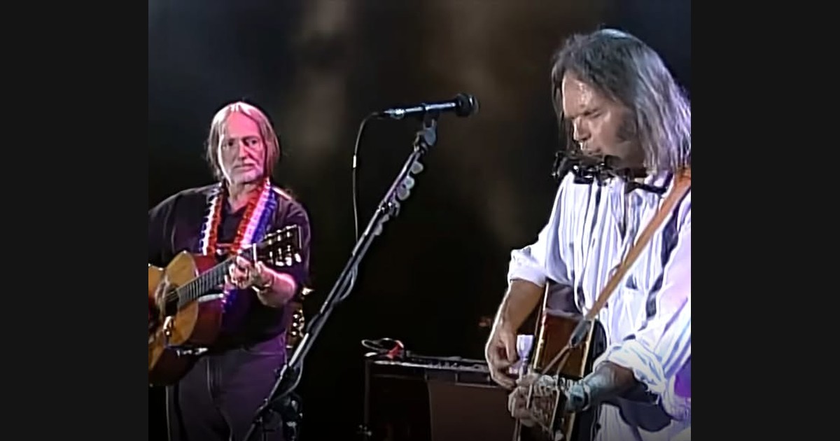Neil Young and Willie Nelson Share “Heart of Gold” at Farm Aid