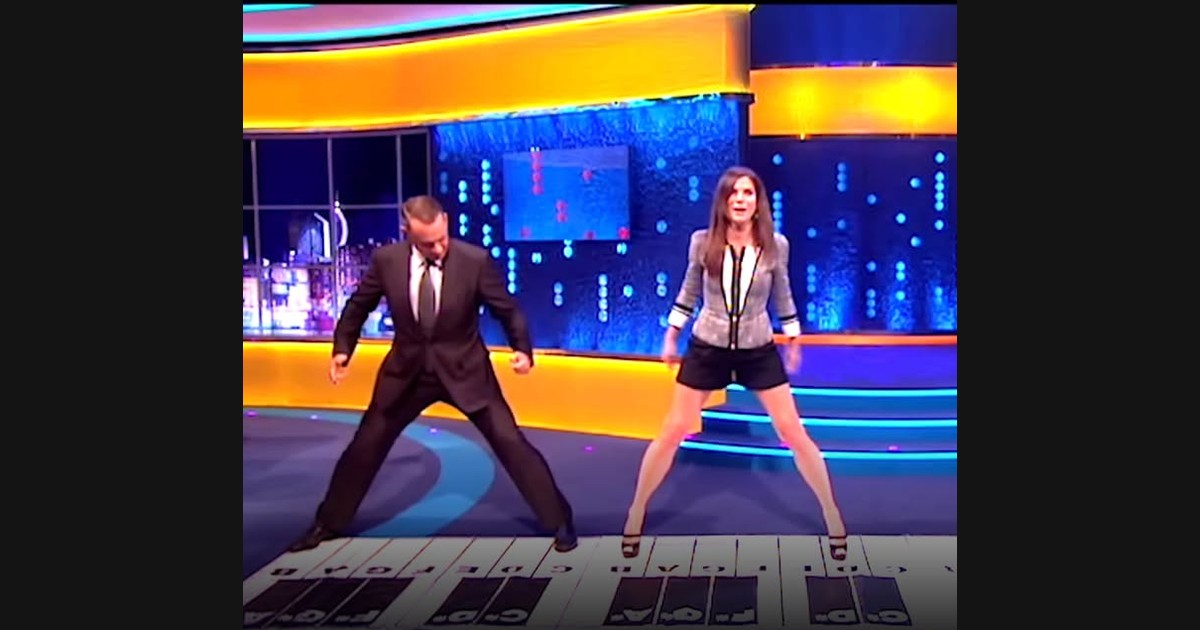 Tom Hanks and Sandra Bullock Play the Big Floor Piano