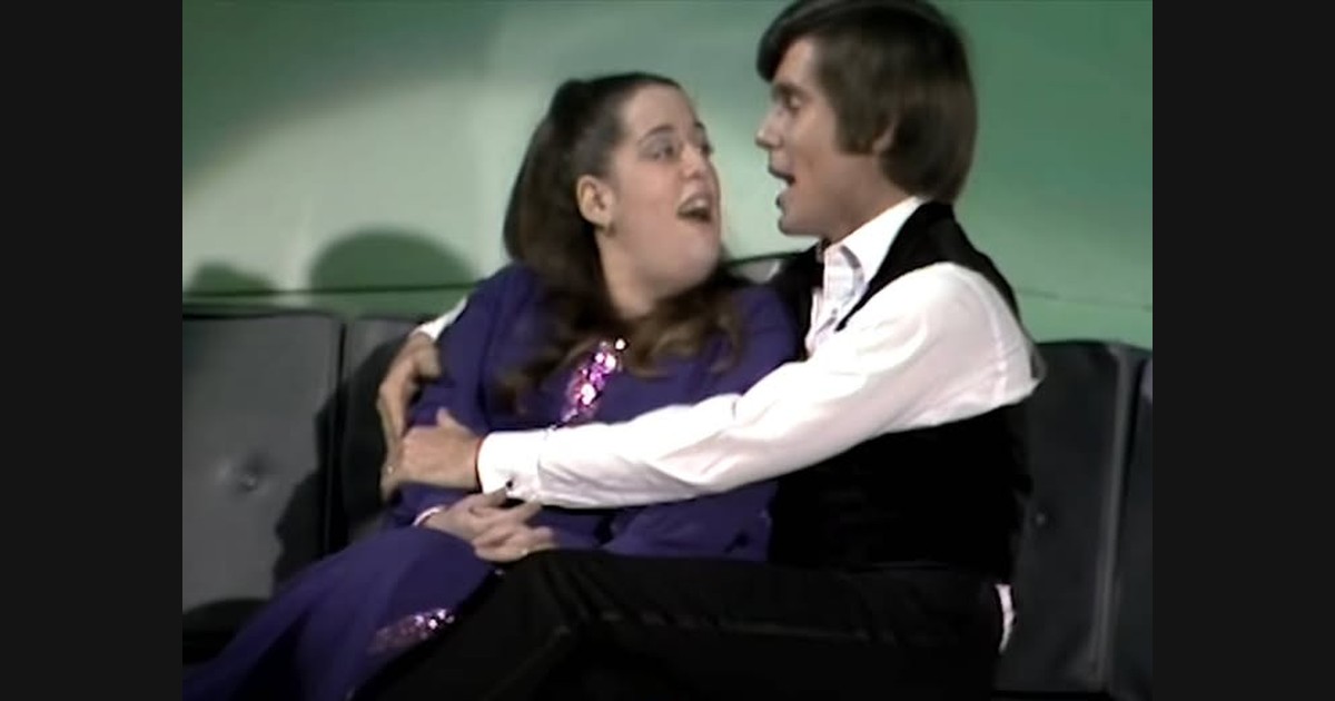 Cass Elliot and John Davidson Share “Something Stupid”